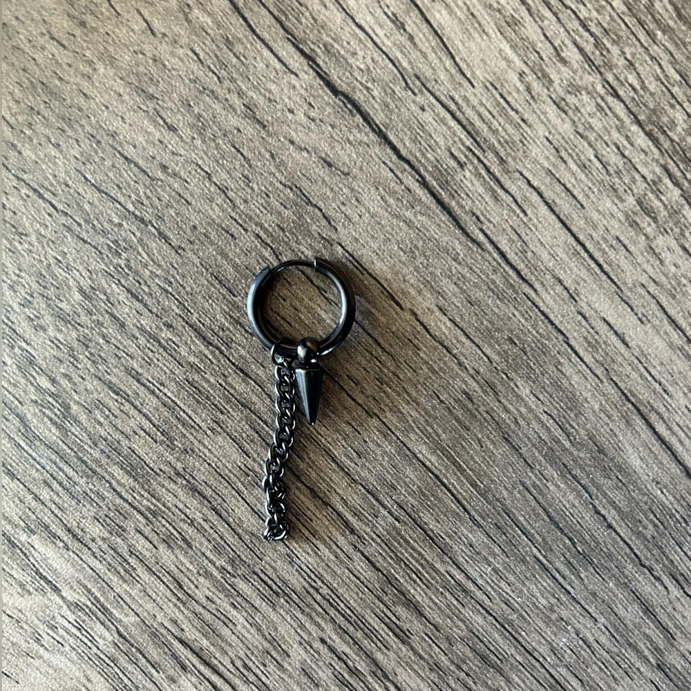 Brand new men’s dangling earring